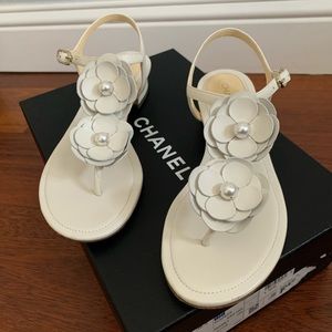 💕Authentic Chanel sandals🌸